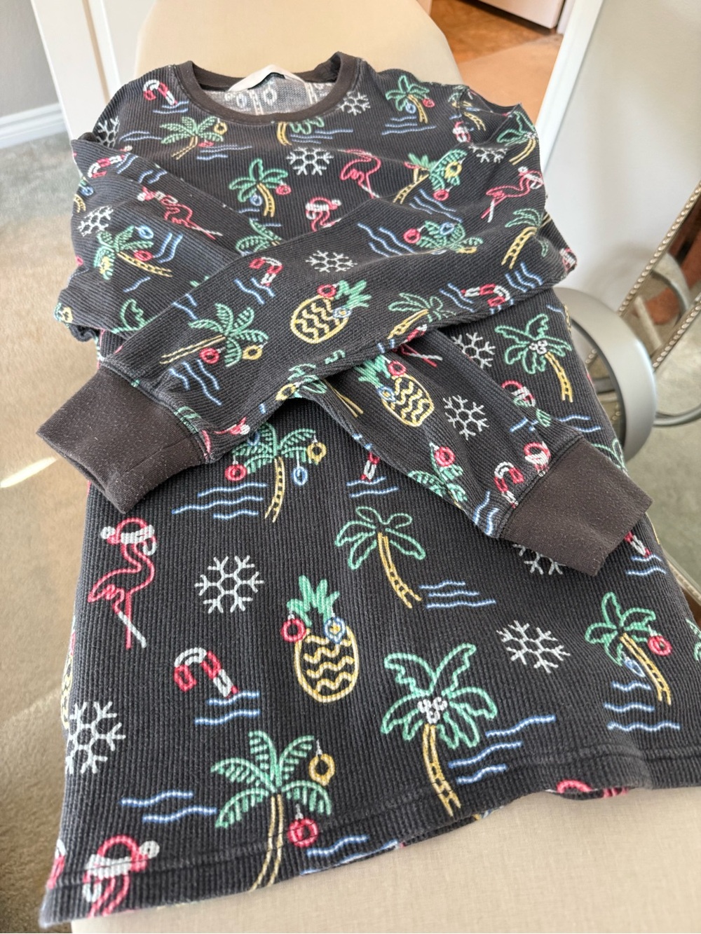 chubbies Coral Waistband Gray Patterned Lounge Shorts and shirt.  A set  !!